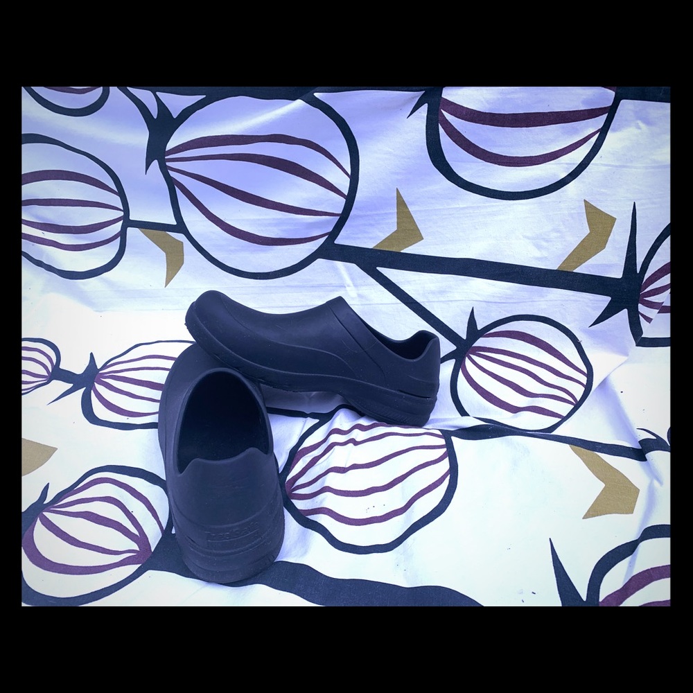Slip Resistant Clogs, Black